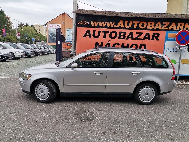 Volvo V50 (2005) 2.0d 100kw AC Tempomat Tažné - fotka 2 z 25