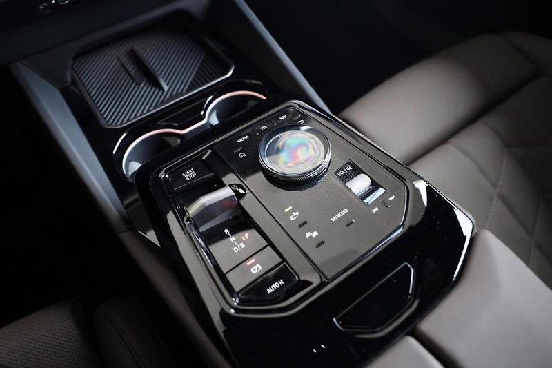 BMW Řada 5 540d xDrive Touring - fotka 10 z 31
