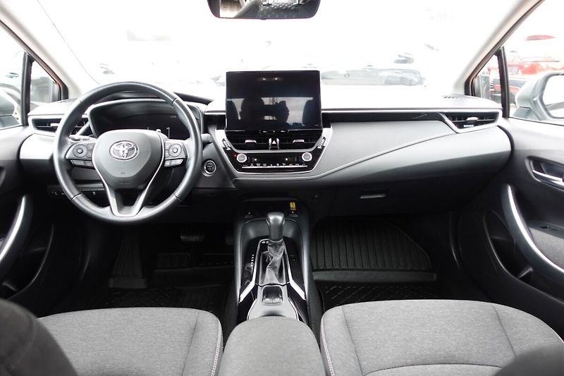 Toyota Corolla 1,8HSD Comfort Tech - fotka 16 z 31