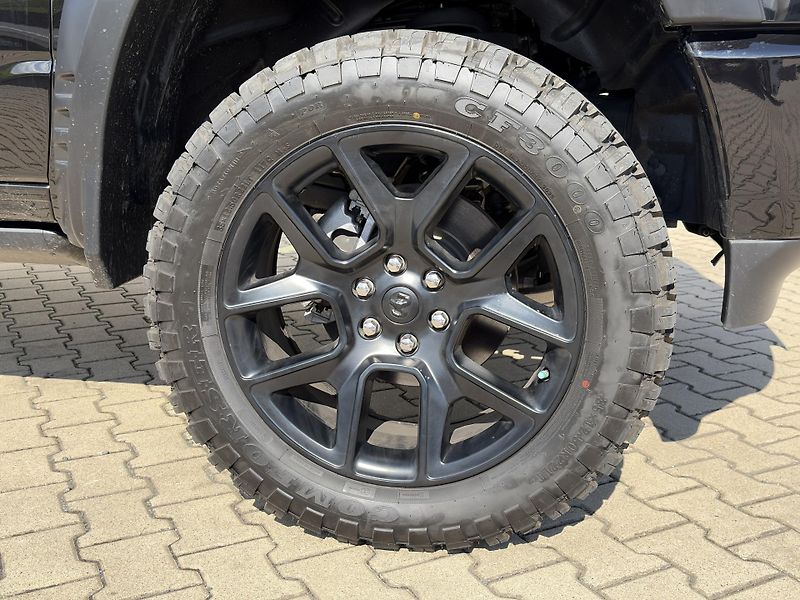 RAM 1500 (2024) Laramie 5.7 V8 HEMI LIFT - fotka 10 z 49
