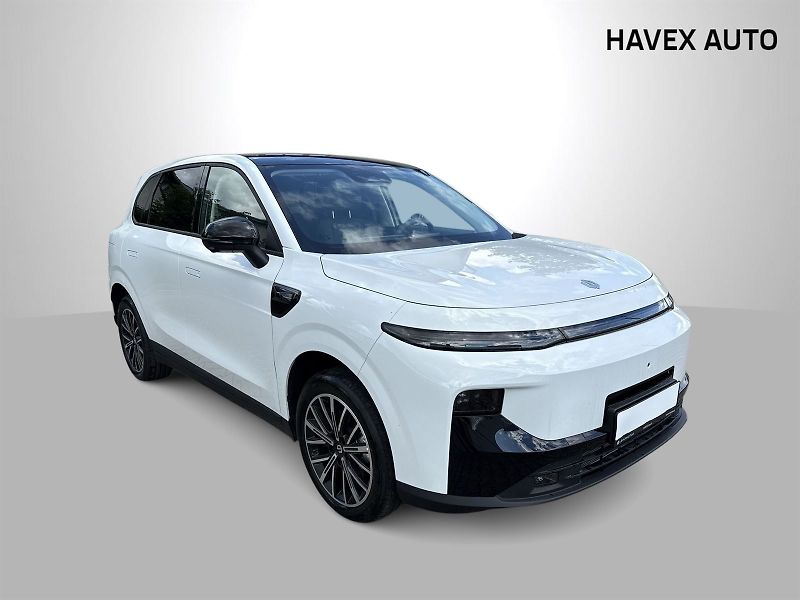 Leapmotor B10 (2026) DESIGN HYBRID EV 18,8 kWh - fotka 27 z 30