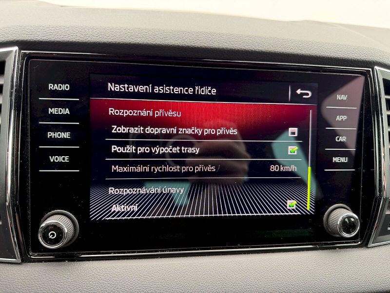 Škoda Karoq (2019) 1.5 TSI 110kW SportLine - fotka 16 z 35