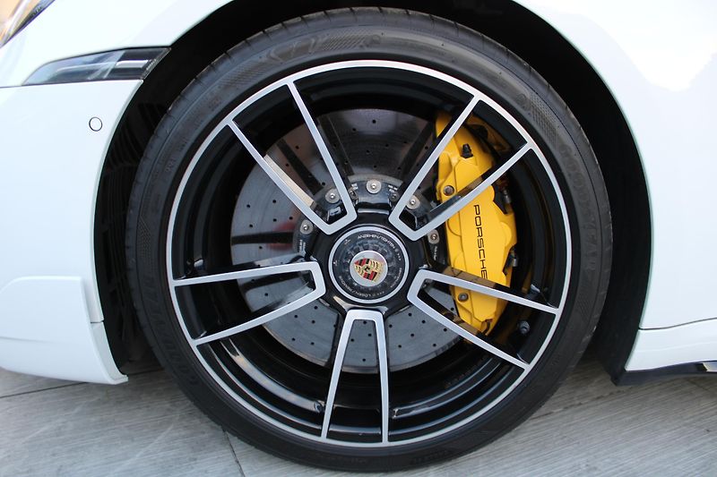 Porsche 911 Turbo S*Burmester*Aero*Záruka* - fotka 17 z 39