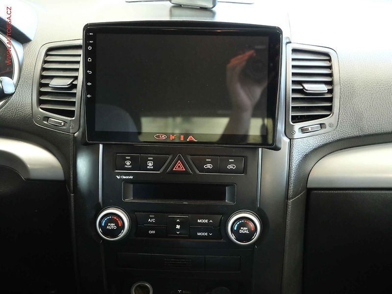 Kia Sorento (2010) 2.2CRDi 4x4, AC, temp - fotka 9 z 18
