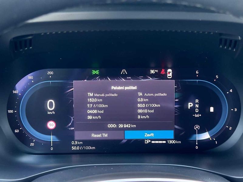 Volvo XC60 PLUS DARK B4 AWD - fotka 13 z 14