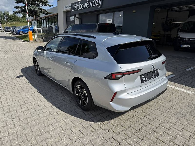 Opel Astra Edition ST 1.2 TURBO (96kW/130 - fotka 3 z 25
