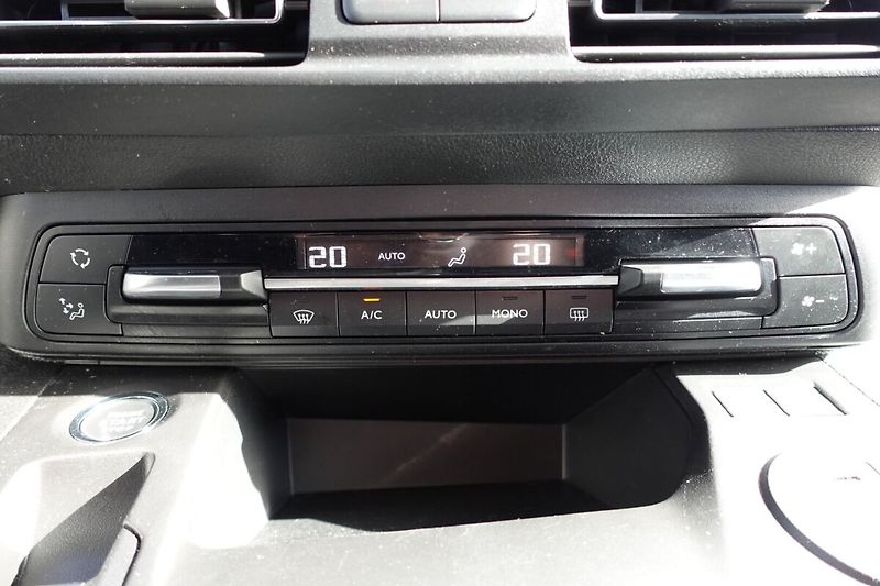 Toyota ProAce City Verso 1,5D-4D 96kW VIP Long VIP 7mís - fotka 24 z 35