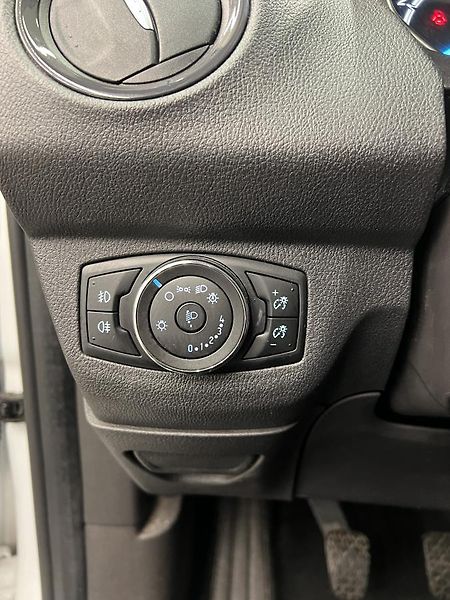 Ford Tourneo Courier 1.0 ECOBOOST 74kW - fotka 13 z 16