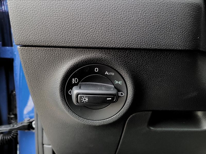 Škoda Karoq 1,6 tdi,navi,výhřev,klima,alu - fotka 38 z 50