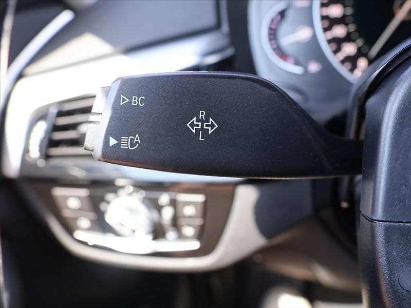 BMW Řada 5 2,0 525d 170kW Aut. Navi LED - fotka 18 z 35