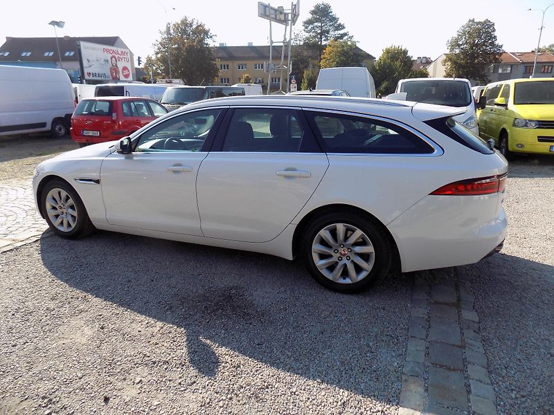 Jaguar XF 20D 132 KW  - fotka 14 z 36