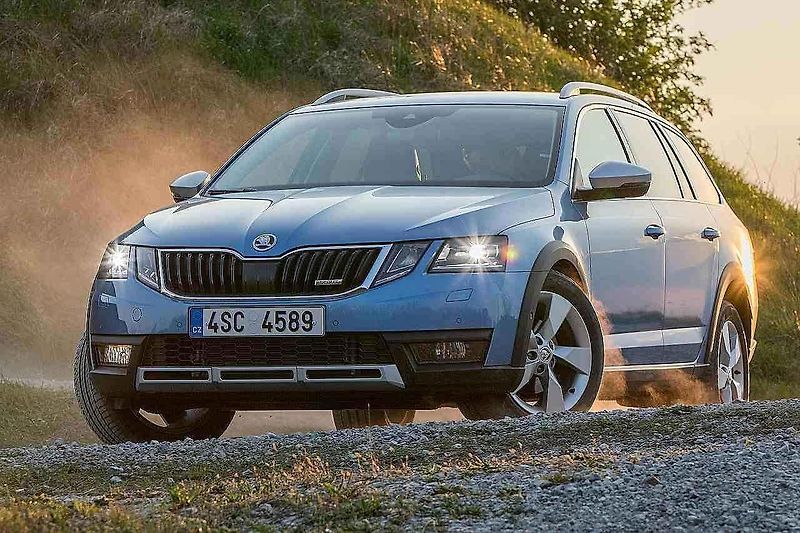 Škoda Octavia Combi RS a Škoda Octavia Scout.