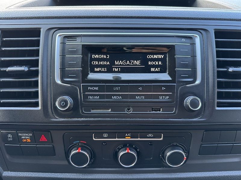 Volkswagen Transporter (2019) 2.0TDi Klima 5Míst Bluetooth - fotka 10 z 49