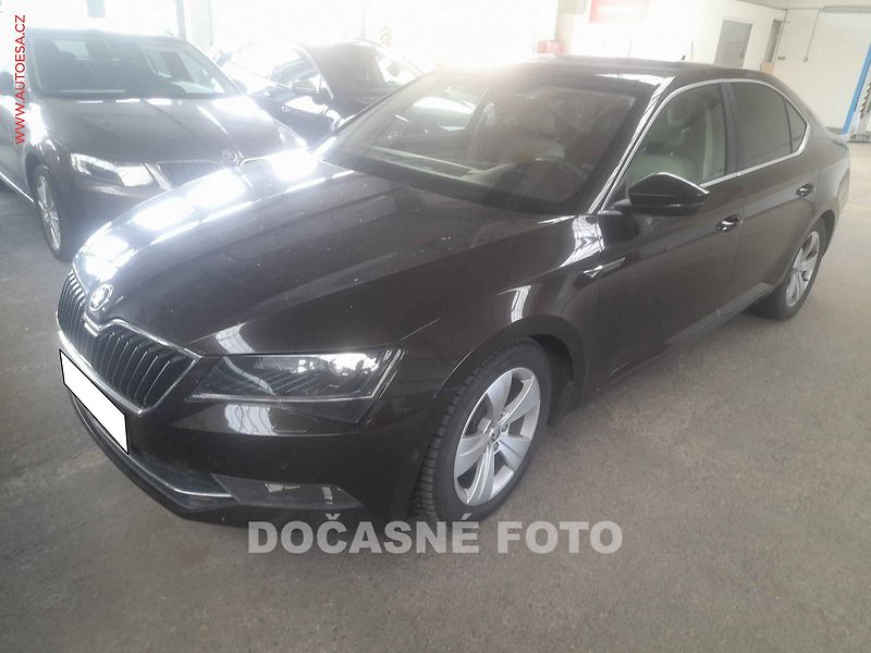 Škoda Superb (2015) 2.0 TDi, ČR, navi, bixen - fotka 1 z 3