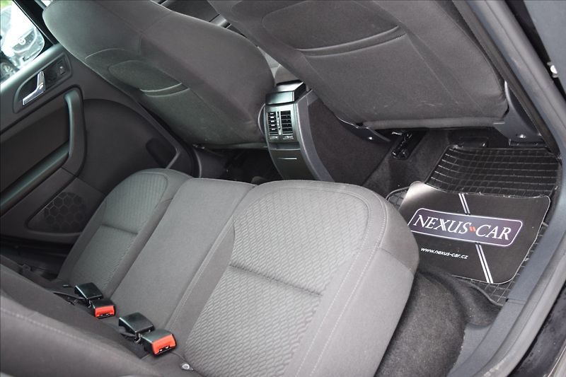Škoda Yeti 2,0 TDI 110KW 4x4 TAŽNÉ XENONY - fotka 48 z 50