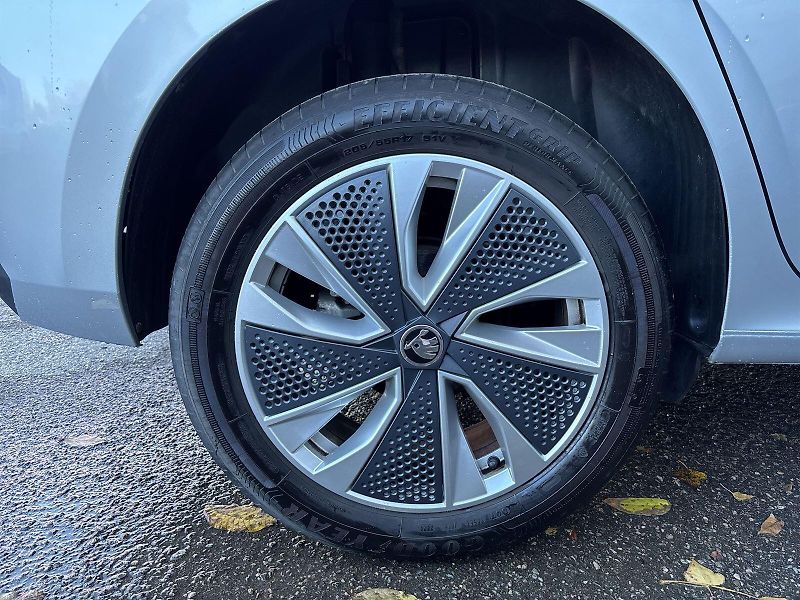 Škoda Kamiq (2024) 1.0 TSI DSG Drive - fotka 28 z 32