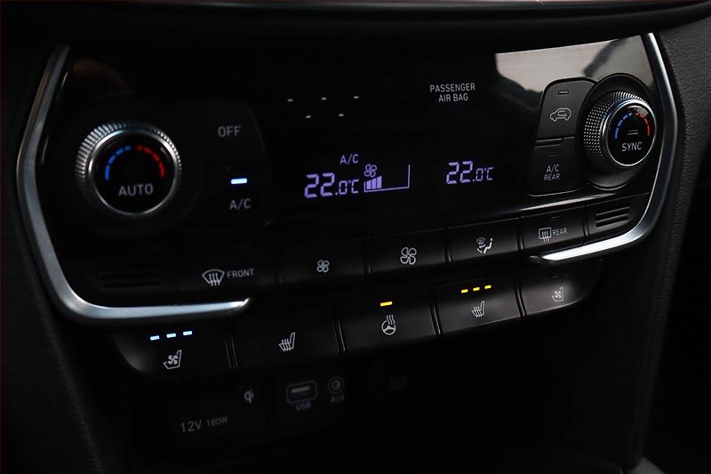 Hyundai Santa Fe (2019) Style 2.2 CRDi, 4X4, Automat - fotka 16 z 34