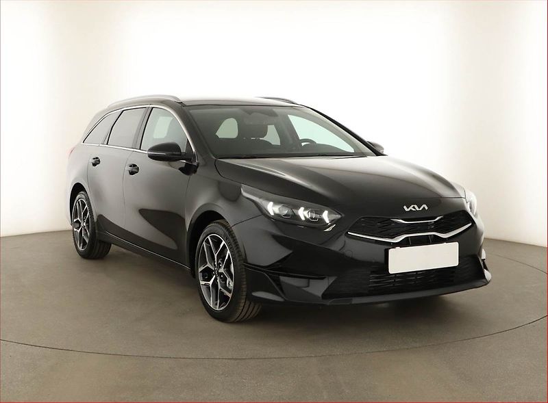 Kia Ceed (2025) 1.5 T-GDI - fotka 1 z 17