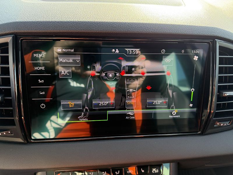Škoda Karoq 2,0 TSi/140kW 4x4 DSG Sportlin - fotka 26 z 94