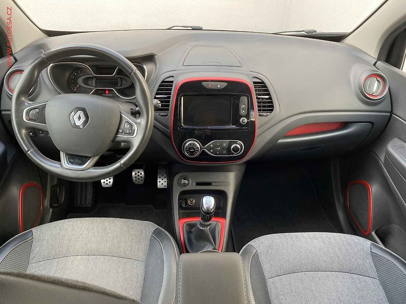 Renault Captur (2017) 1.2 TCe, Crossboarder, navi - fotka 8 z 18