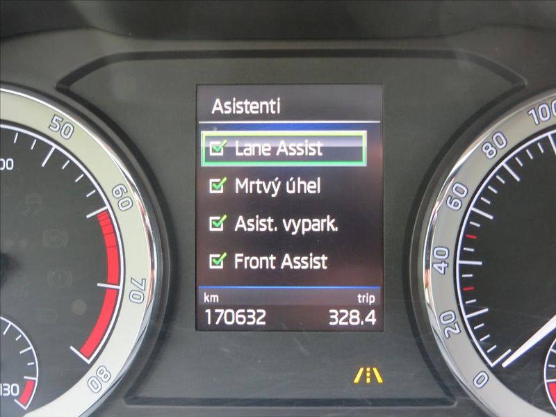 Škoda Karoq 1,5 TSI Style 110kW DSG WEBAST - fotka 28 z 33