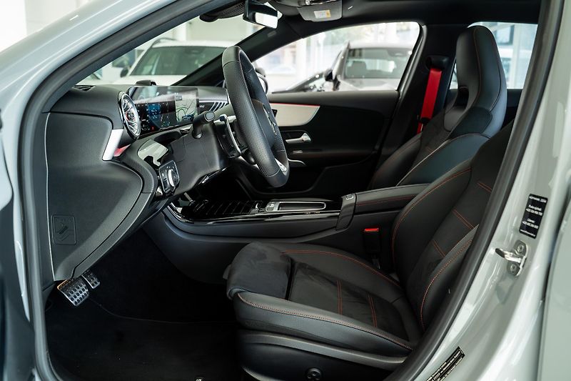 Mercedes-Benz Třídy A (2026) A 35 AMG 4M/AERO/PANO/LED/TOP - fotka 11 z 22