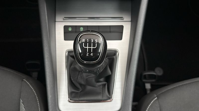 Škoda Octavia 1.6 TDI Ambition Combi - fotka 23 z 23