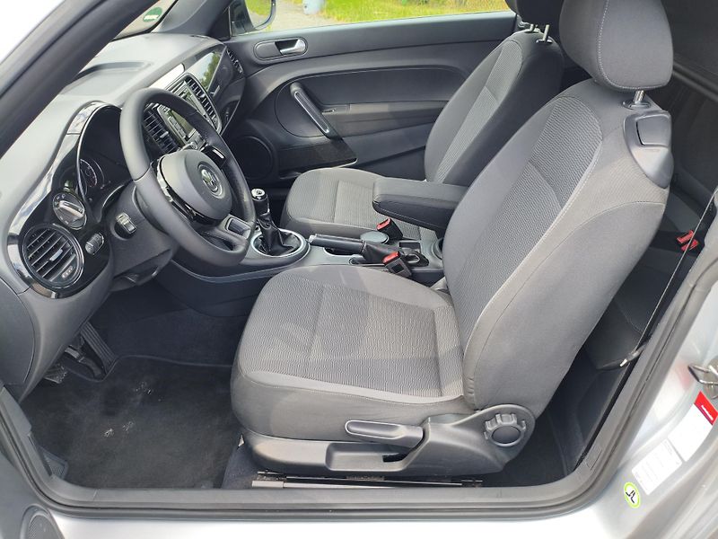 Volkswagen Beetle (2013) 1,2 TSI Cabrio Sport - fotka 12 z 35