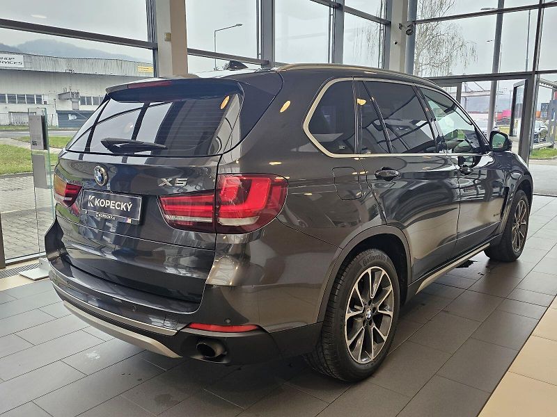 BMW X5 xDrive30d - fotka 6 z 23