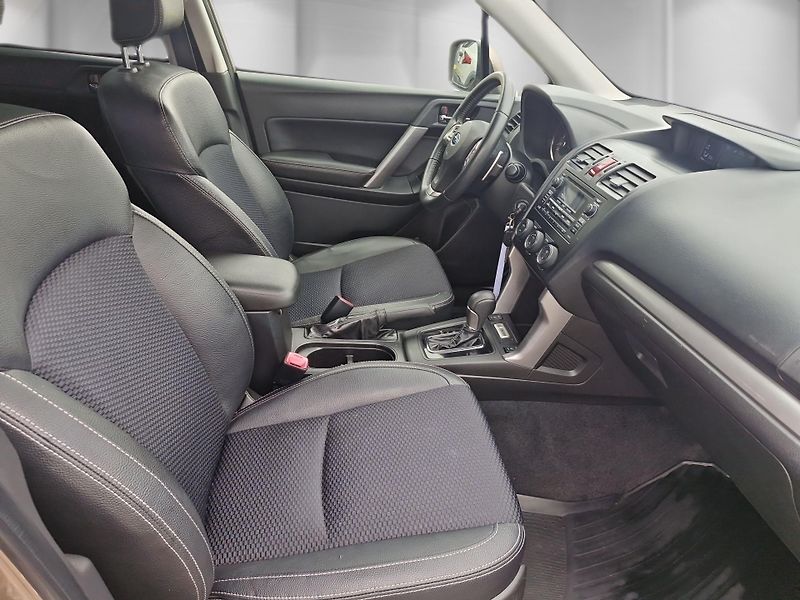 Subaru Forester (2014) 2,0 XT 177 kW 1.maj. ČR - fotka 23 z 24