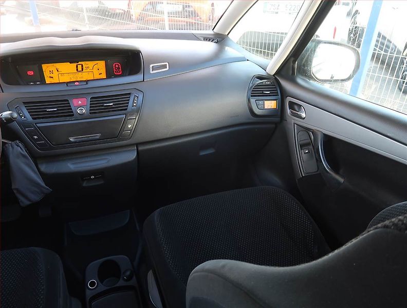 Citroën C4 Picasso (2008) 2.0 HDi 135, Automat, 7 míst - fotka 8 z 19