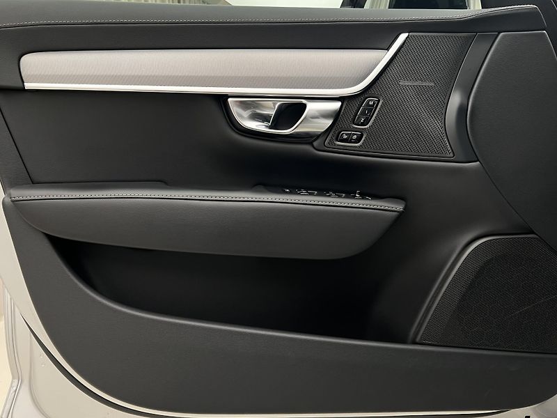 Volvo S90 B6 AWD R-Design - fotka 7 z 49