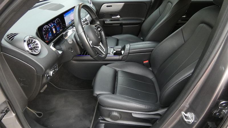 Mercedes-Benz GLB 200d 4MATIC - fotka 19 z 24
