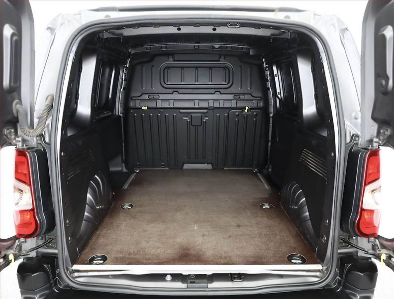 Toyota ProAce City (2023) 1.5 D-4D, 3Místa, ČR, 1Maj - fotka 14 z 14