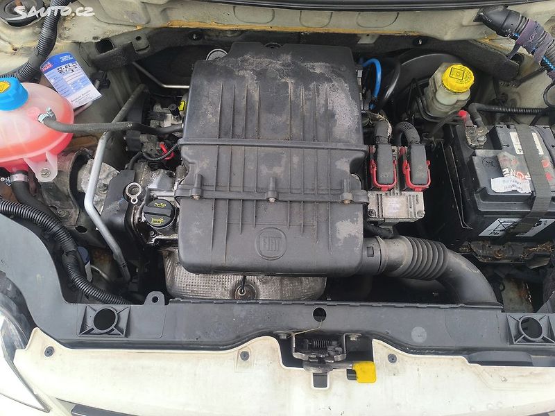 Fiat Panda (2011) 4X4,KRÁSNÁ,KLIMA,SERVIS,1MAJ56 - fotka 17 z 22