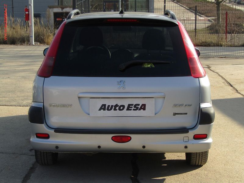 Peugeot 206 (2004) 1.4 HDi, ČR, AC, park.asist - fotka 5 z 14