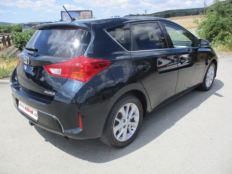 Toyota Auris 1.6i VVTi*AUTOM*NAVI*VÝHŘEV*TZ - fotka 7 z 47