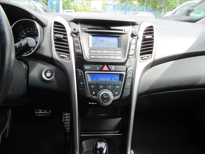 Hyundai i30 1,6 GDI 99kW Automat - fotka 15 z 32