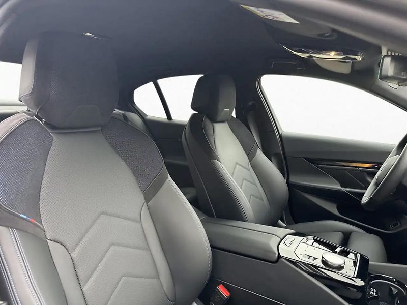 BMW i5 xDrive40 M-Sport HuD 360 Venti - fotka 6 z 10
