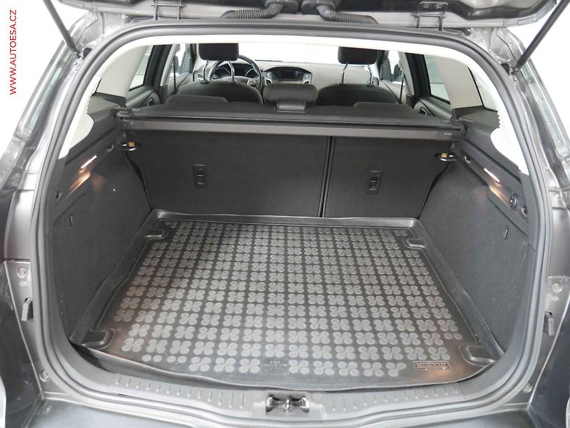Ford Focus (2016) 1.5 EB, 1.maj,ČR, TZ - fotka 7 z 21