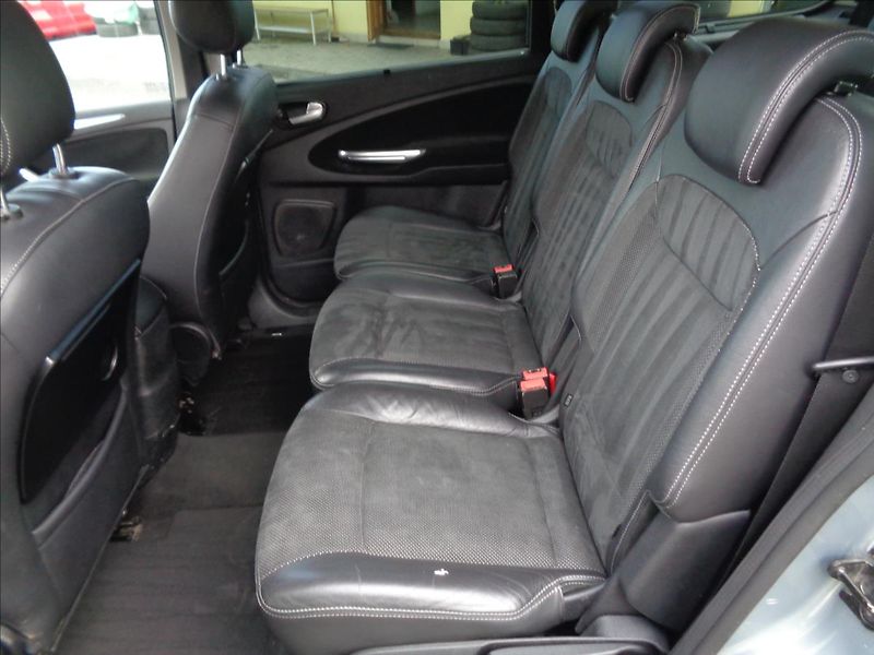 Ford Galaxy 2,2 - fotka 15 z 18