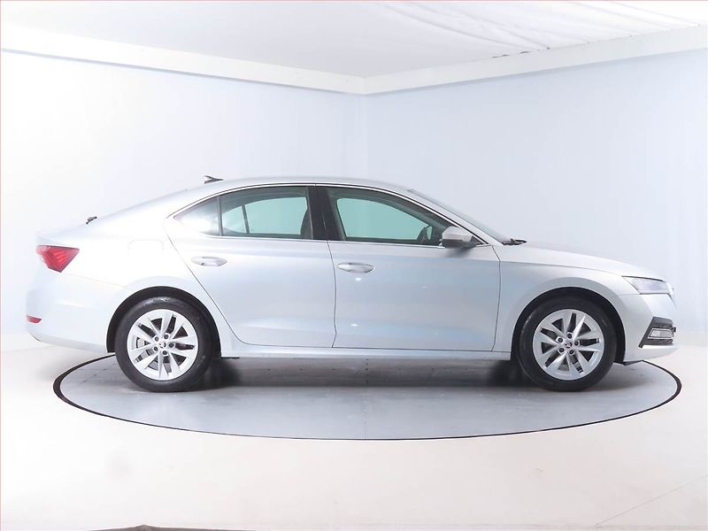 Škoda Octavia (2022) Style 1.0 TSI, Serv.kniha - fotka 6 z 16