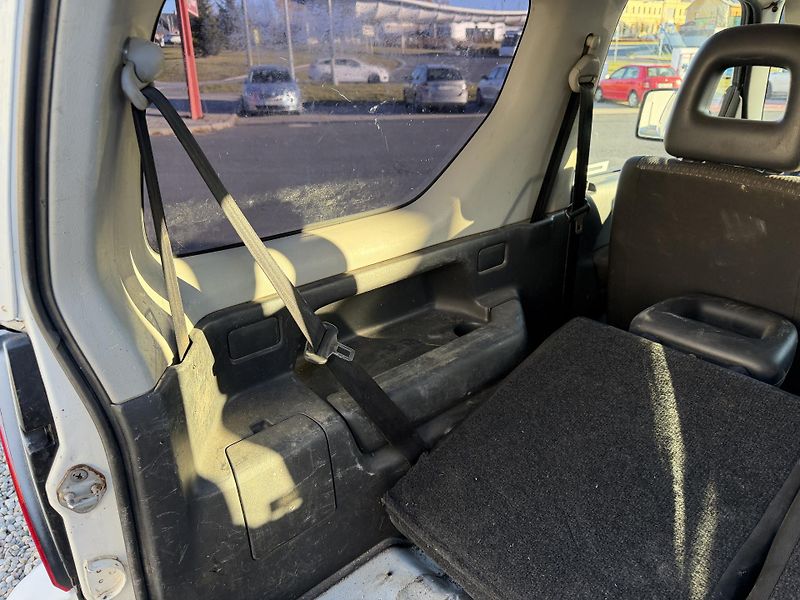 Suzuki Jimny 1,3i/63kW 4x4 - Klima,TZ,... - fotka 39 z 70