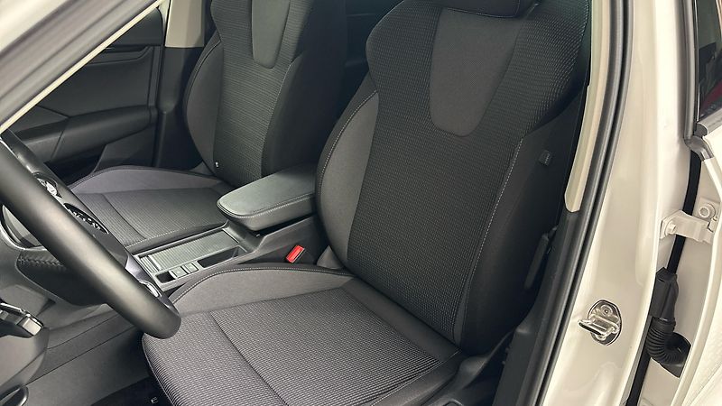 Škoda Octavia 2.0 TDI Ambition Combi - fotka 15 z 23