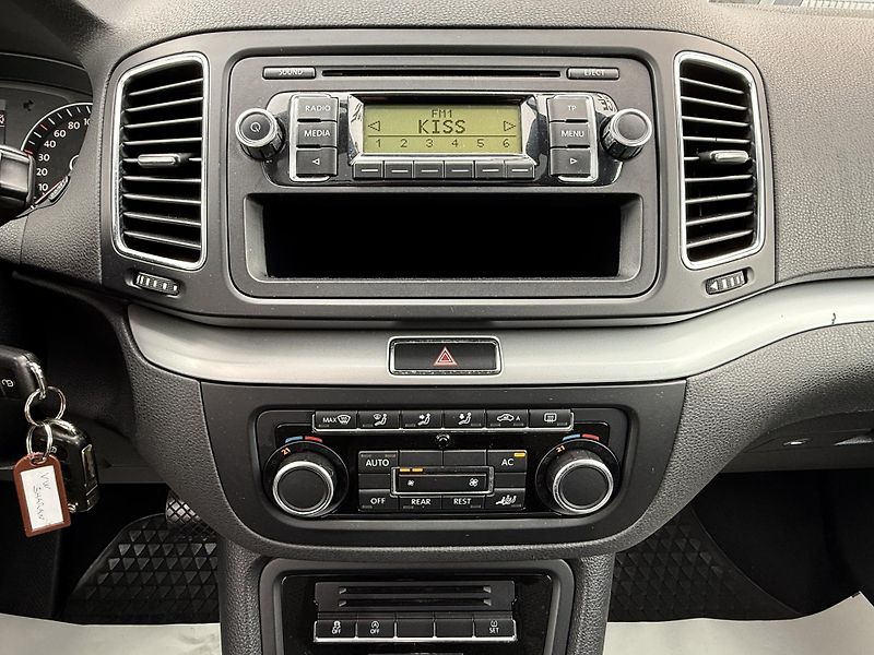Volkswagen Sharan 2,0 TDI Panorama Automat DSG - fotka 35 z 41