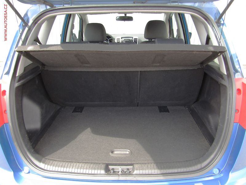 Kia Venga (2010) 1.4 CVVT, ČR - fotka 7 z 14