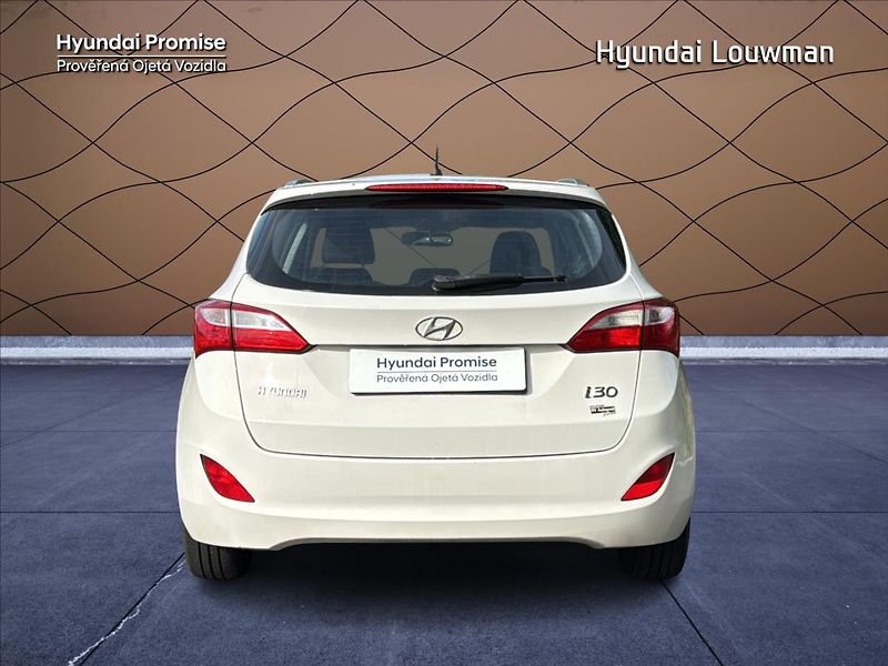 Hyundai i30 1,6 MPI Trikolor - fotka 16 z 16