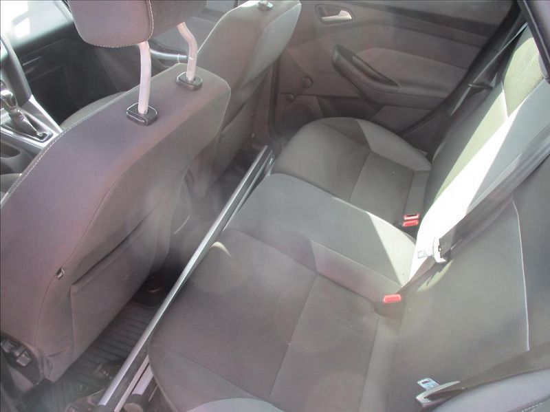 Ford Focus 1,6 i, klimatizace,serviska,CZ - fotka 13 z 36