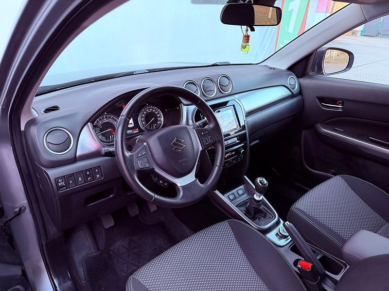 Suzuki Vitara 1.4 BoosterJet Comfort AllGrip - fotka 15 z 27