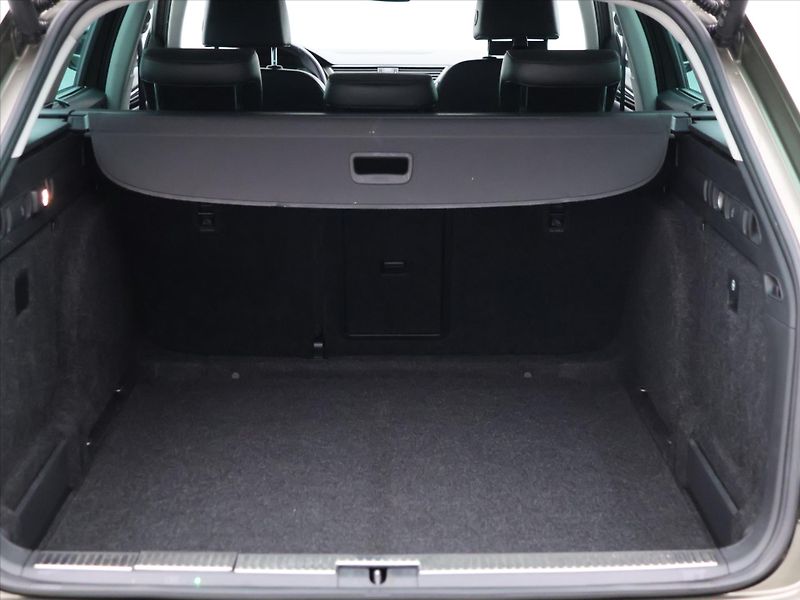 Škoda Superb 2.0 TSI 206kW DSG CZ L&K - fotka 10 z 37